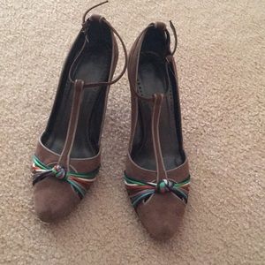 Isabella Fiore suede pumps with fun knot